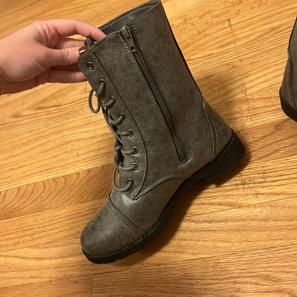 Boots - Picture 3 of 4